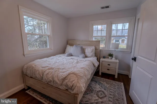 $5,400 | 308 Old Courthouse Road Northeast, Vienna, VA 22180