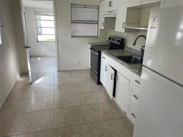 $2,300 | 1635 Moffett Street, Hollywood, FL 33020