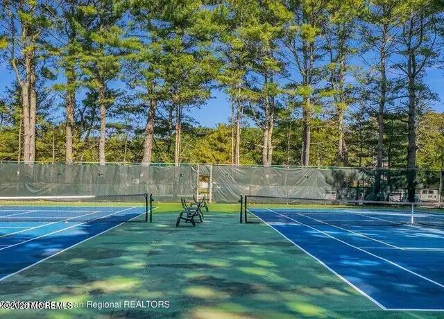 15 Lexington Court Red Bank, NJ 07701 - Photo 25 of 27 a park with lots of trees and plants