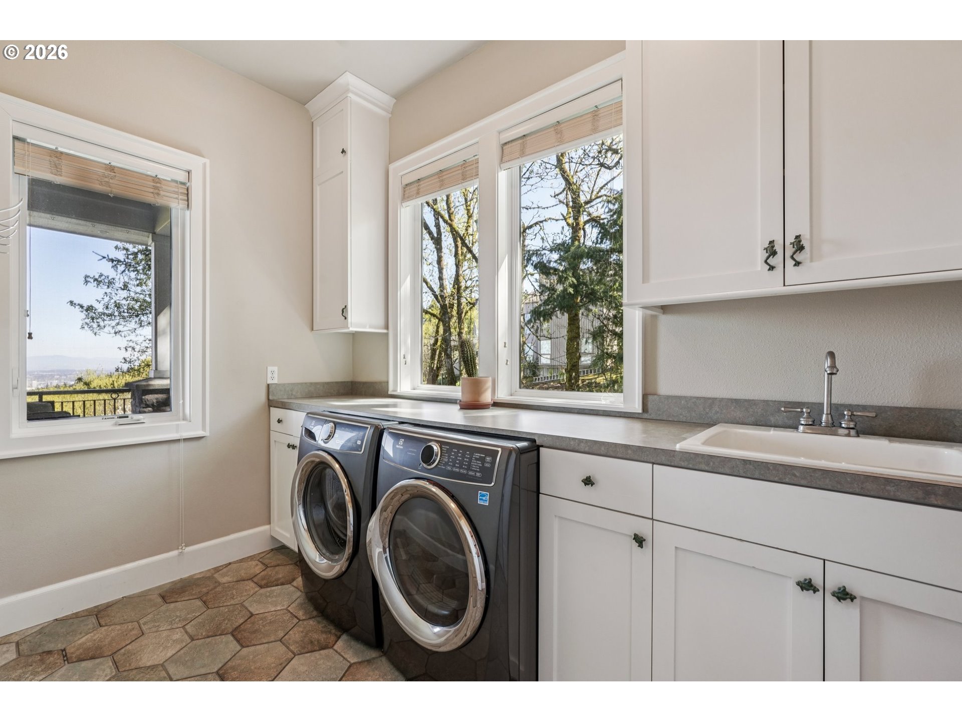 814 Northwest Spring Avenue Portland, OR 97229 - Photo 34 of 48 Gallery Image 34