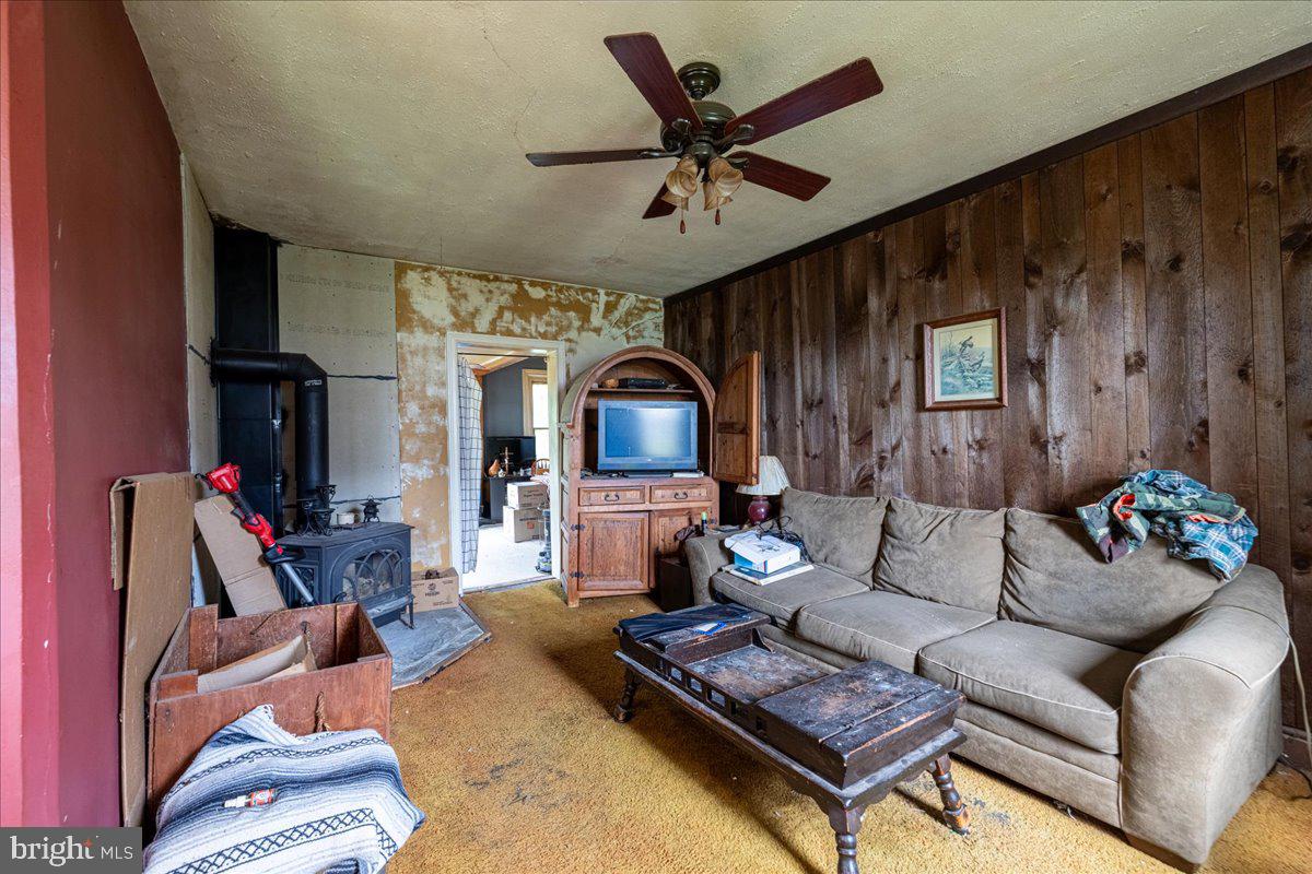 2260 Allentown Road Quakertown, PA 18951 - Photo 9 of 28 Living Room