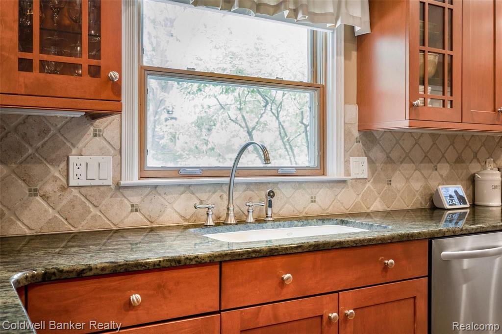 1663 Yale Court Rochester Hills, MI 48309 - Photo 13 of 40