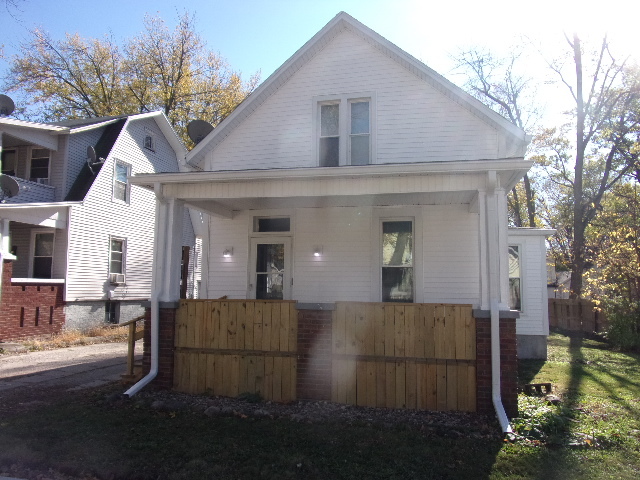 706 West Front Street Bloomington, IL 61701 - Photo 1 of 28