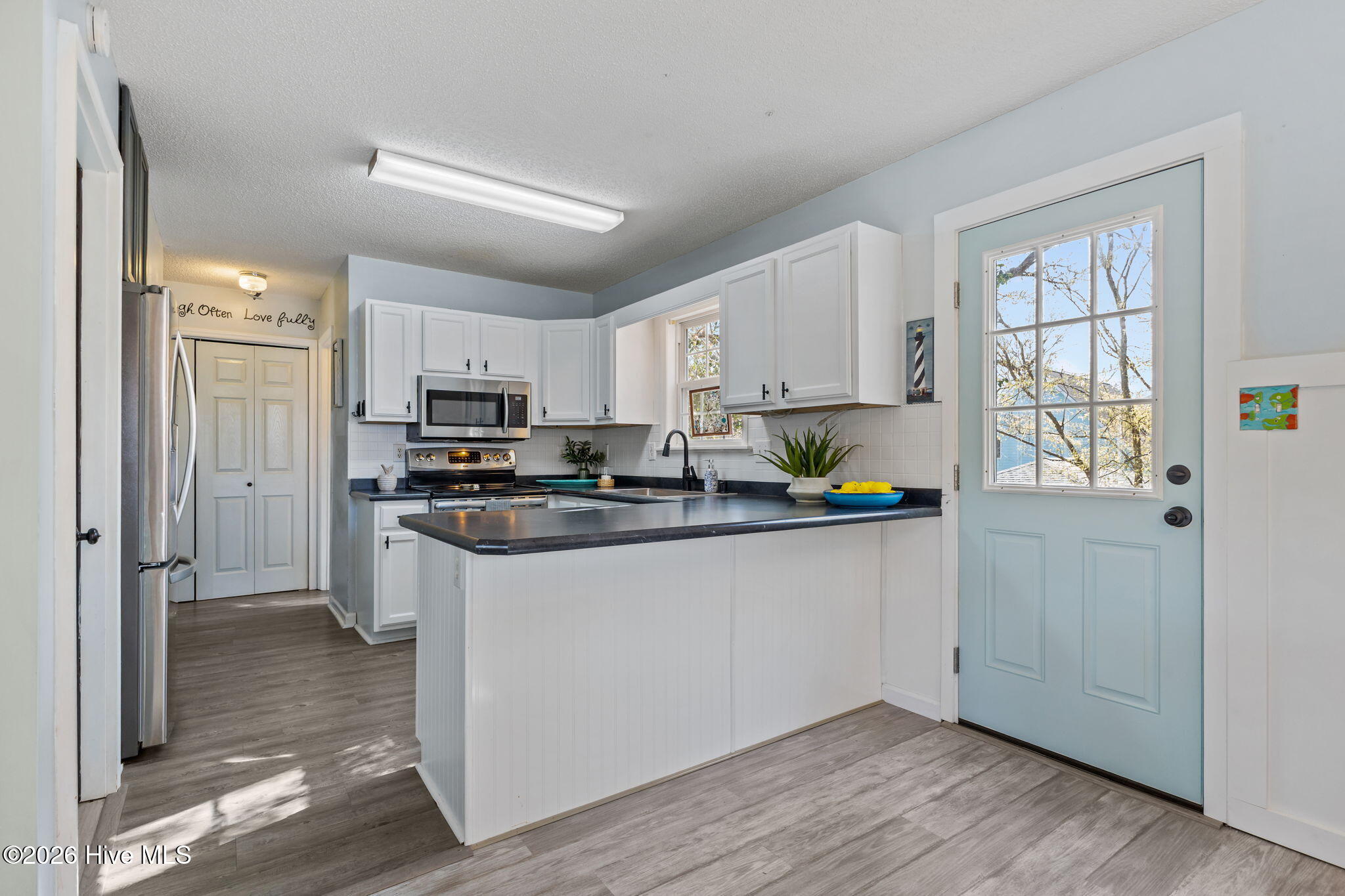 9253 Osprey Ridge Drive Emerald Isle, NC 28594 - Photo 11 of 38 Kitchen