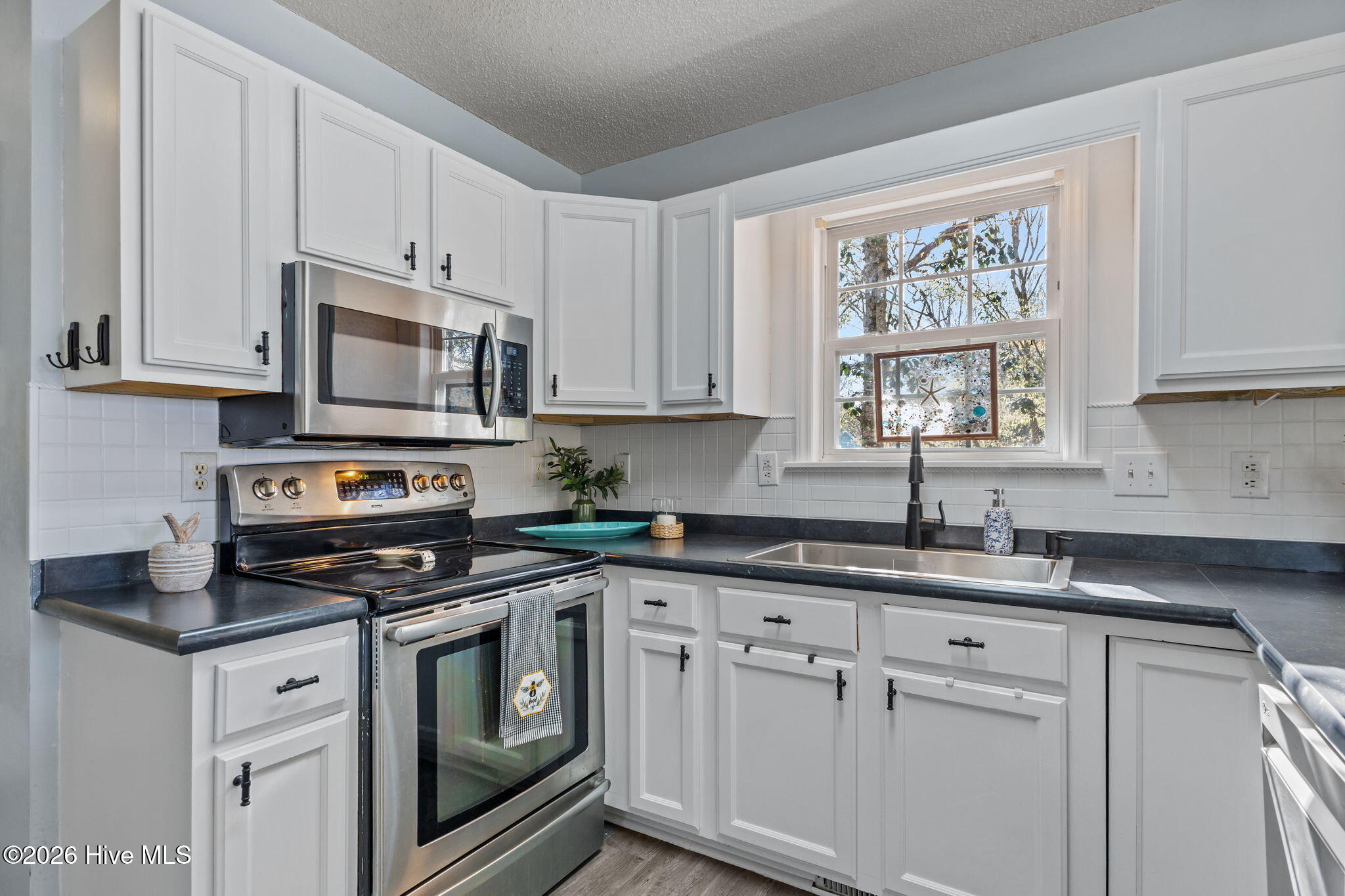 9253 Osprey Ridge Drive Emerald Isle, NC 28594 - Photo 14 of 38 Kitchen