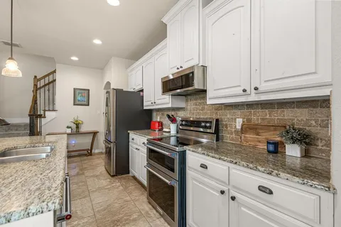 $424,000 | 108 Bosque Court, Azle, TX 76020