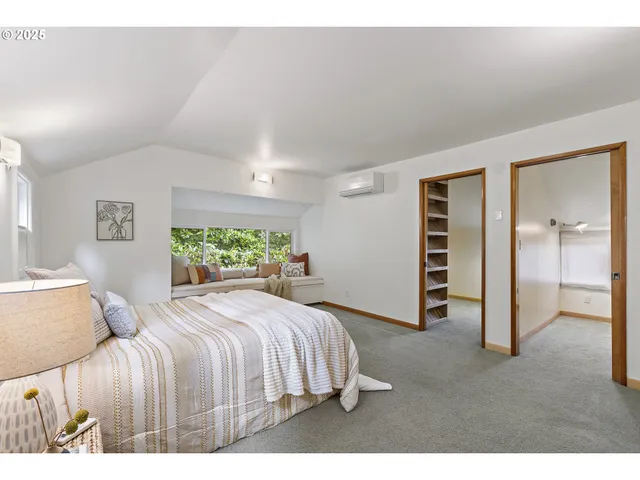 $1,200,000 | 10505 South Hedlund Avenue, Portland, OR 97219