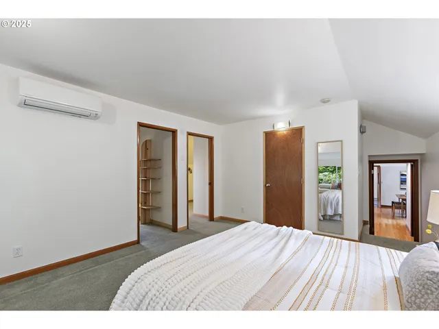 $1,200,000 | 10505 South Hedlund Avenue, Portland, OR 97219