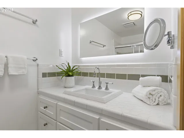 $1,200,000 | 10505 South Hedlund Avenue, Portland, OR 97219