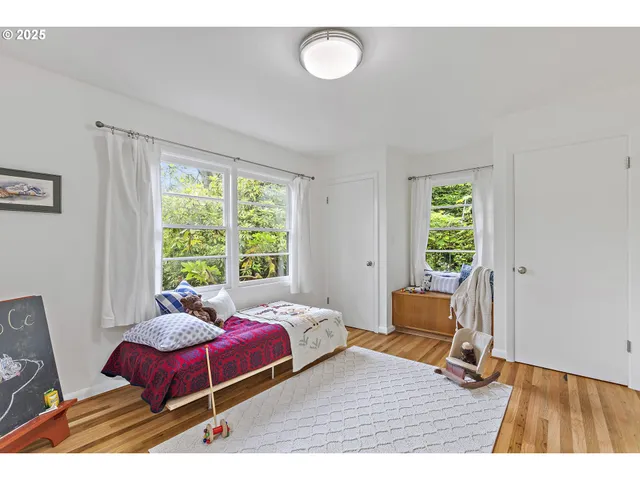 $1,200,000 | 10505 South Hedlund Avenue, Portland, OR 97219