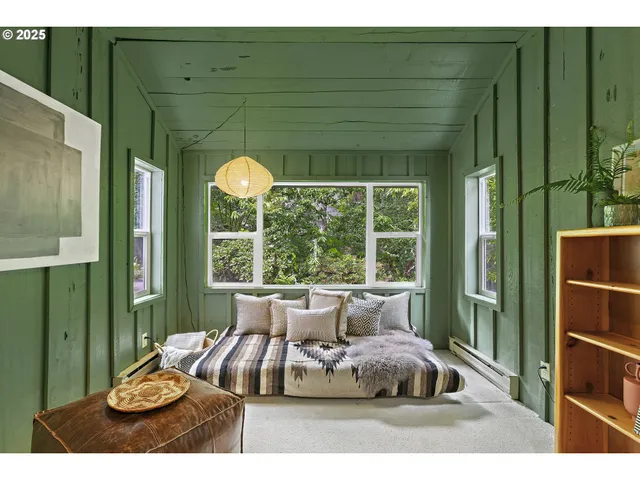 $1,200,000 | 10505 South Hedlund Avenue, Portland, OR 97219