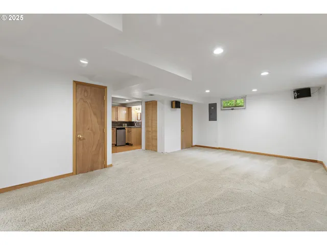 $1,200,000 | 10505 South Hedlund Avenue, Portland, OR 97219