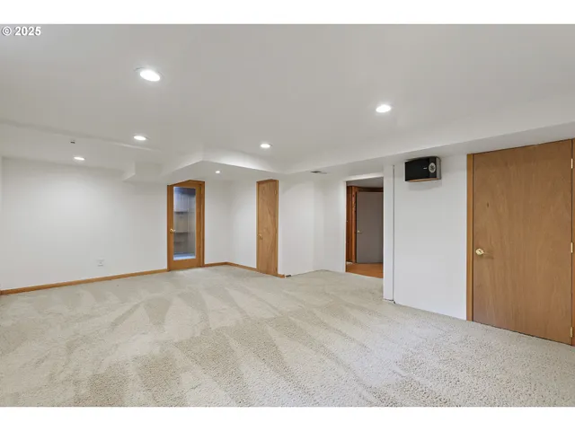 $1,200,000 | 10505 South Hedlund Avenue, Portland, OR 97219