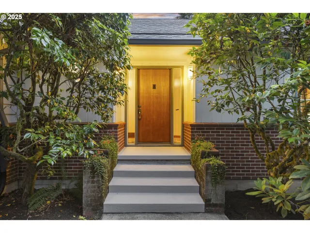 $1,200,000 | 10505 South Hedlund Avenue, Portland, OR 97219