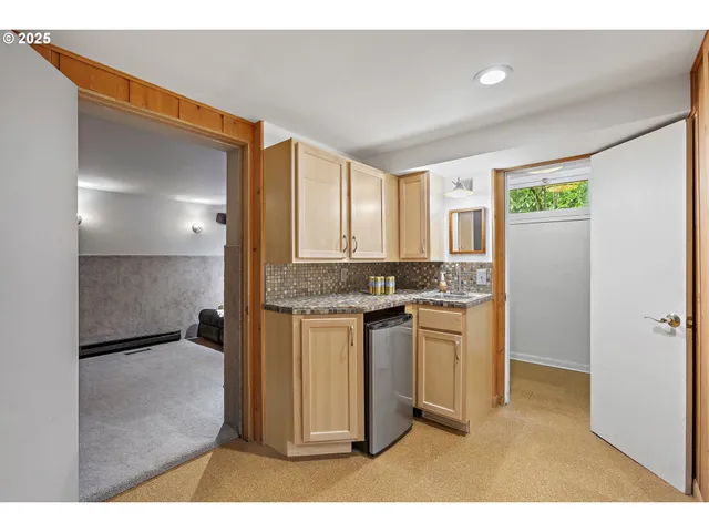 $1,200,000 | 10505 South Hedlund Avenue, Portland, OR 97219