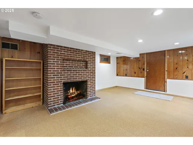 $1,200,000 | 10505 South Hedlund Avenue, Portland, OR 97219