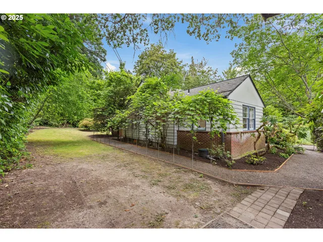 $1,200,000 | 10505 South Hedlund Avenue, Portland, OR 97219
