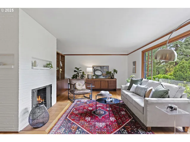 $1,200,000 | 10505 South Hedlund Avenue, Portland, OR 97219
