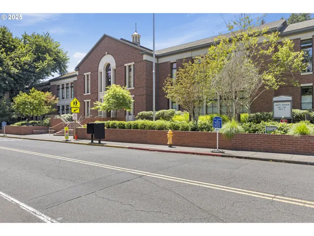 $1,200,000 | 10505 South Hedlund Avenue, Portland, OR 97219