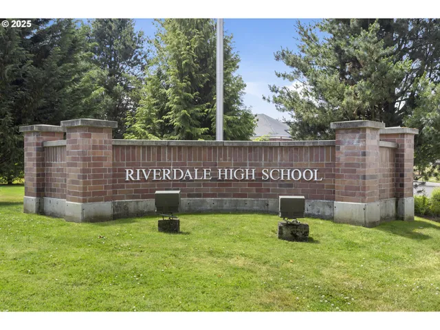 $1,200,000 | 10505 South Hedlund Avenue, Portland, OR 97219