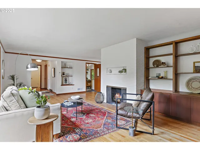 $1,200,000 | 10505 South Hedlund Avenue, Portland, OR 97219