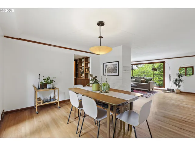 $1,200,000 | 10505 South Hedlund Avenue, Portland, OR 97219