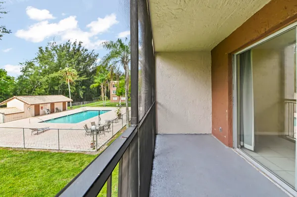 $275,000 | 7020 Nova Drive, Unit 207D, Davie, FL 33317
