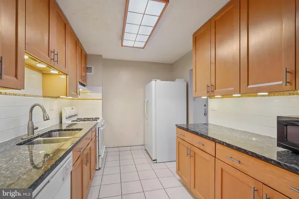 $3,000 | 1225 Martha Custis Drive, Unit 1119, Alexandria, VA 22302