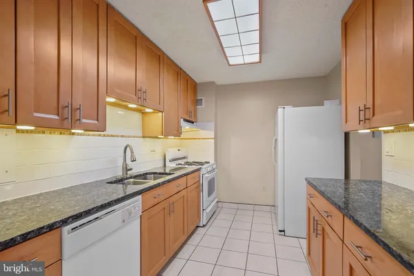 $3,000 | 1225 Martha Custis Drive, Unit 1119, Alexandria, VA 22302