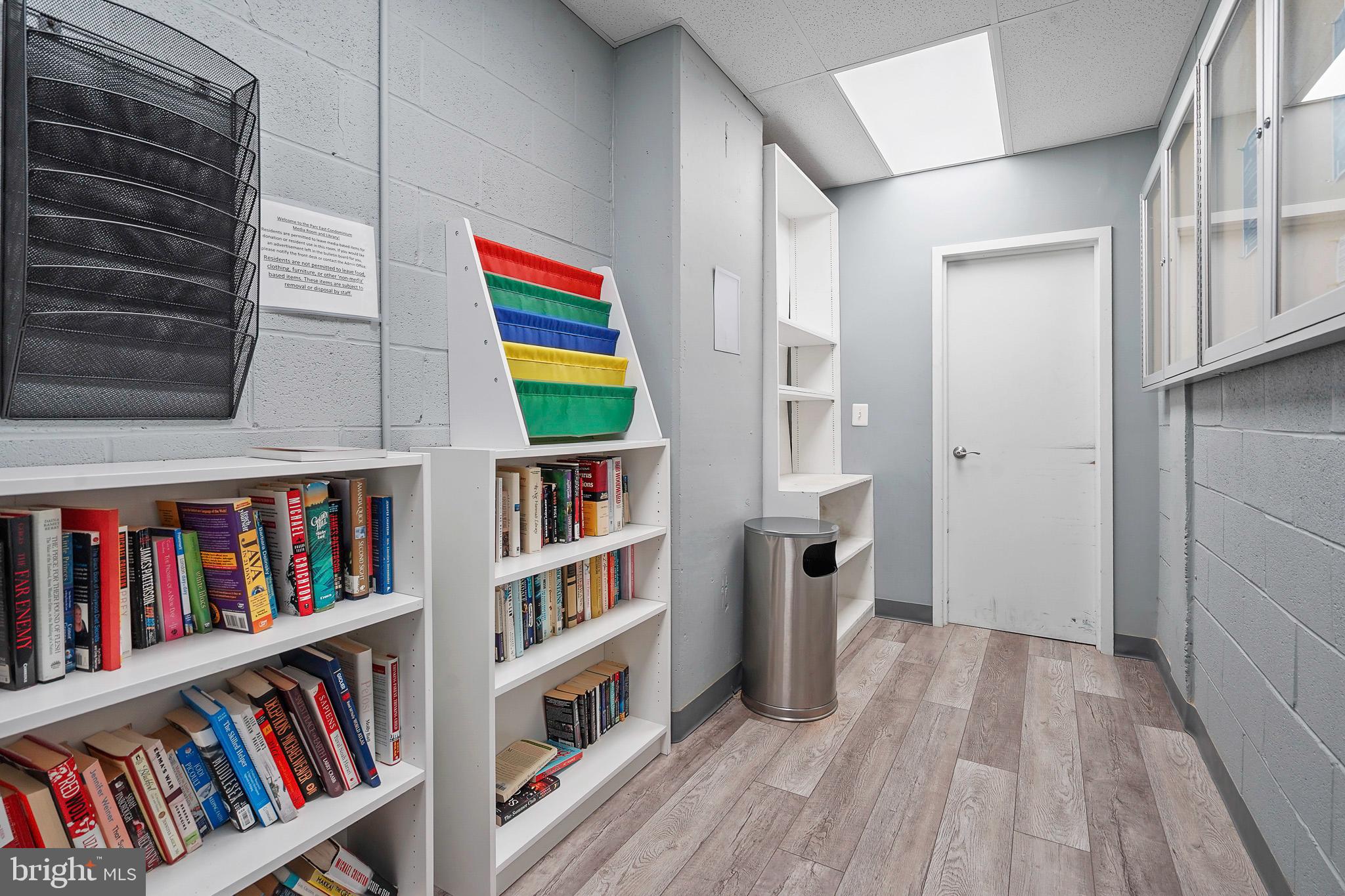 1225 Martha Custis Drive, Unit 1119 Alexandria, VA 22302 - Photo 24 of 36 a living room with lots of books and a book shelf