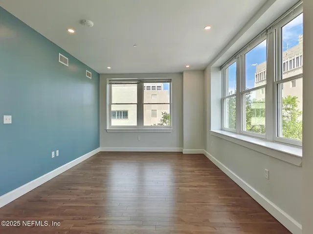 $1,098 | 218 East Church Street, Unit 201, Jacksonville, FL 32202
