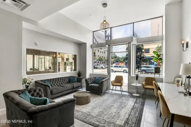 $1,098 | 218 East Church Street, Unit 201, Jacksonville, FL 32202