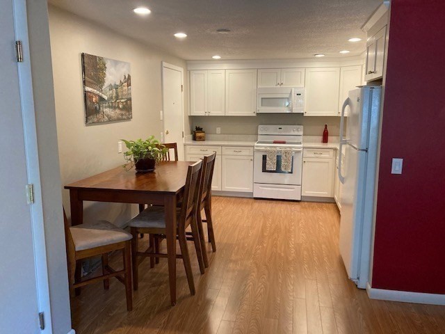 91 Pleasant Street, Unit D6 Medfield, MA 02052 - Photo 7 of 14 a kitchen with a table and chairs