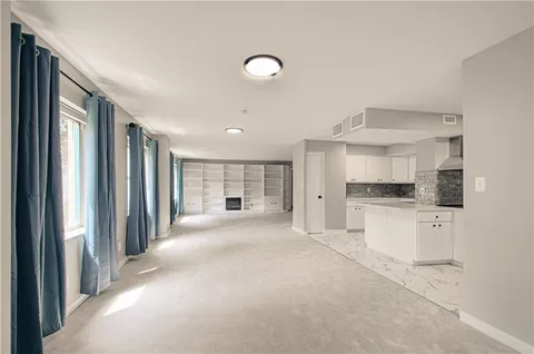 $304,950 | 4550 Warwick Boulevard, Unit 210211, Kansas City, MO 64111