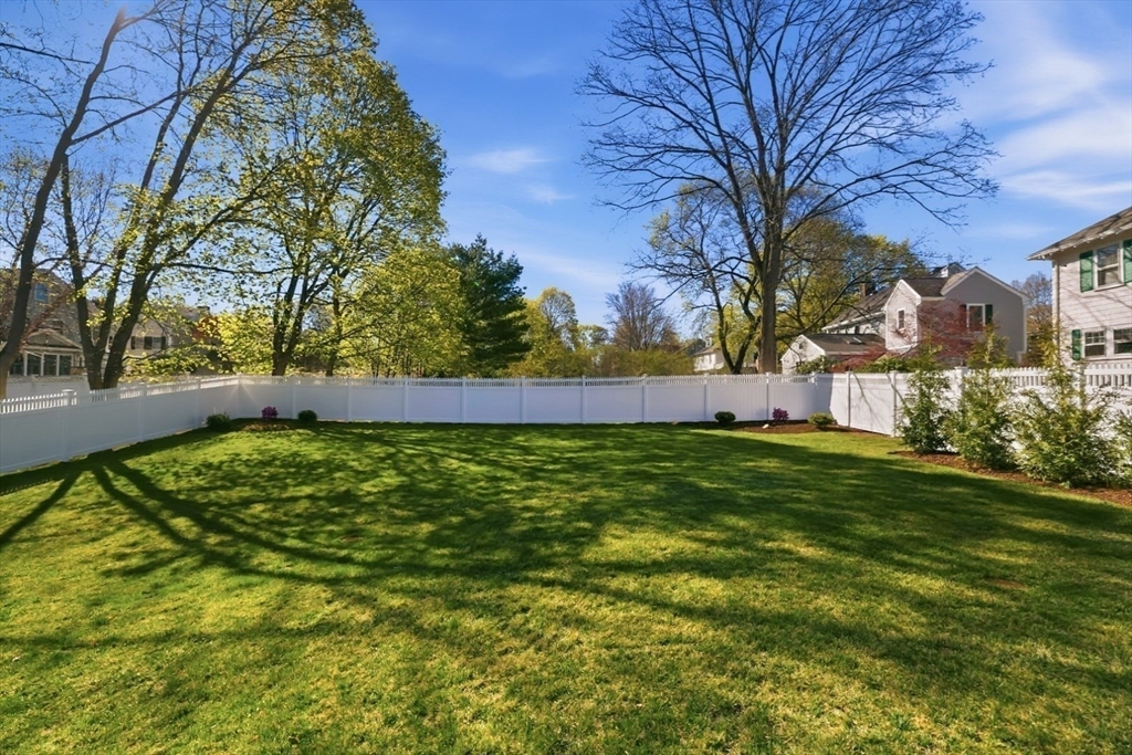 40 Foxcroft Road Winchester, MA 01890 - Photo 3 of 42
