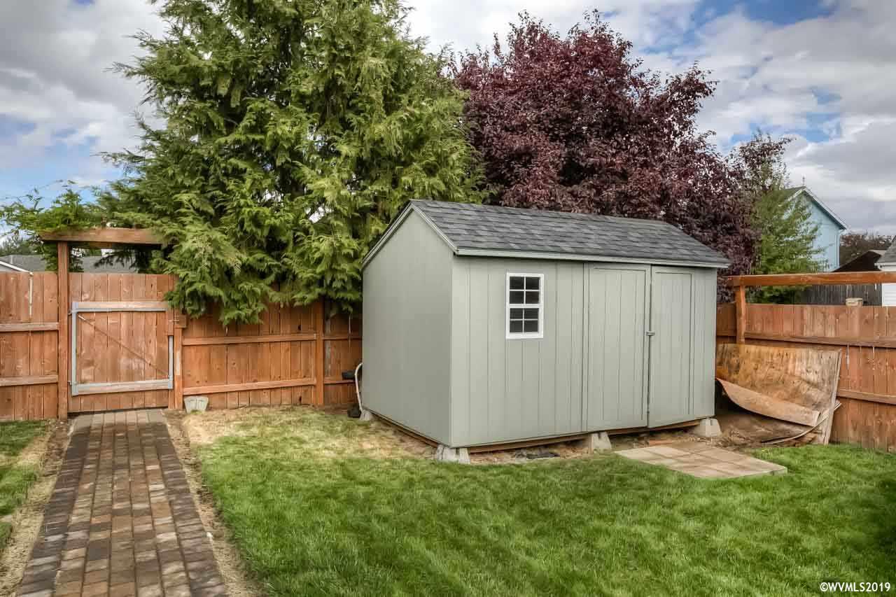 1621 Southwest Filbert Lane Dallas, OR 97338 - Photo 31 of 34 Gallery Image 31