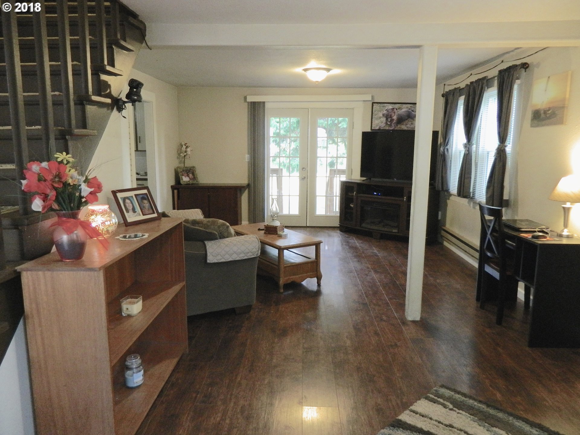 38323 Wheeler Road Dexter, OR 97431 - Photo 19 of 32 a living room with furniture and a flat screen tv