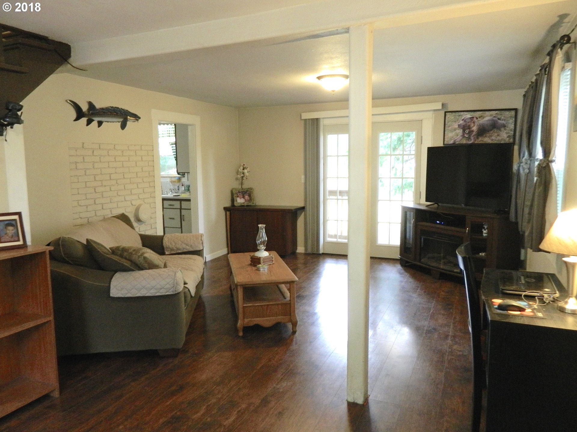 38323 Wheeler Road Dexter, OR 97431 - Photo 20 of 32 a living room with furniture and a flat screen tv