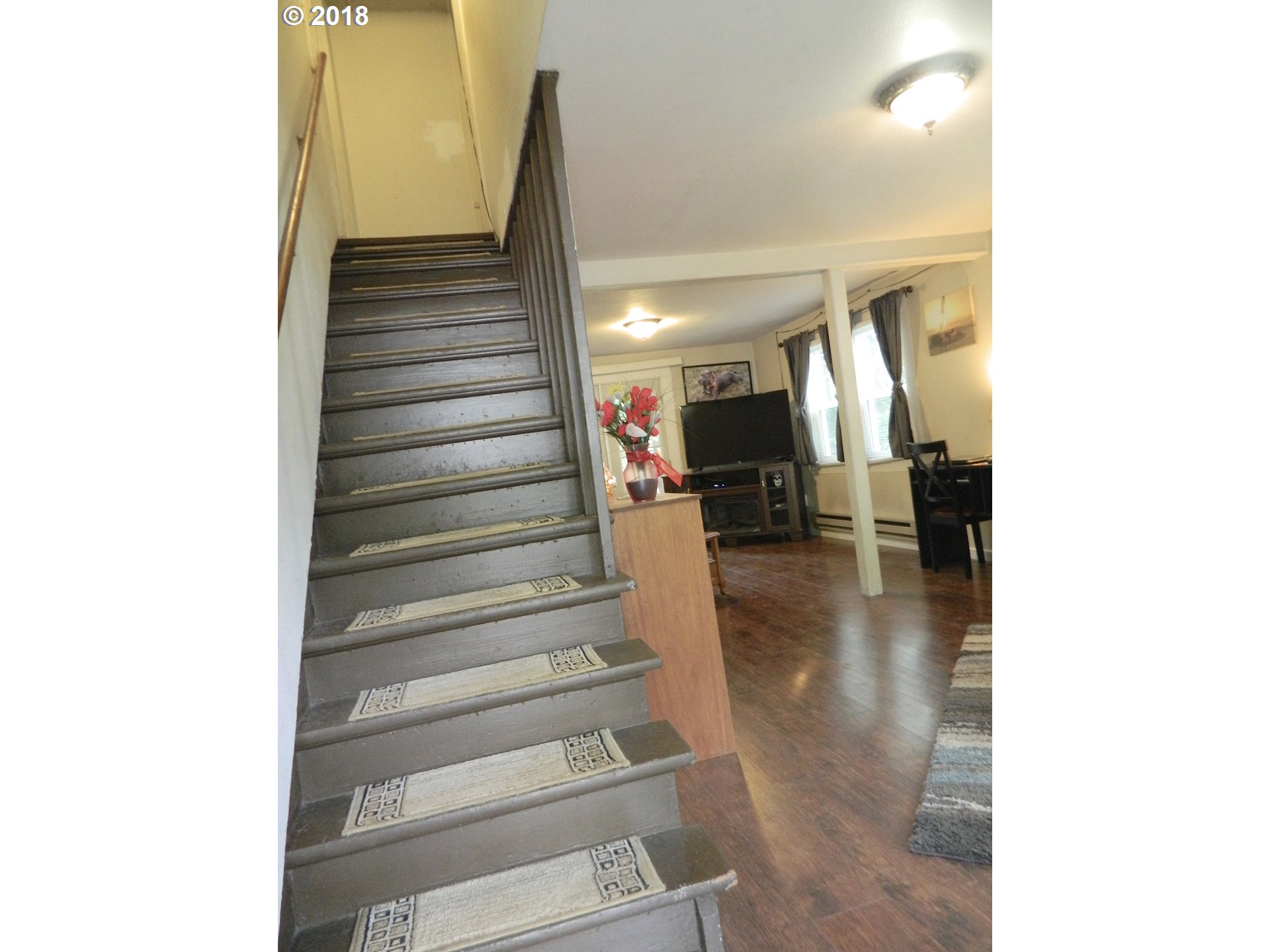 38323 Wheeler Road Dexter, OR 97431 - Photo 24 of 32 a view of entryway and hall