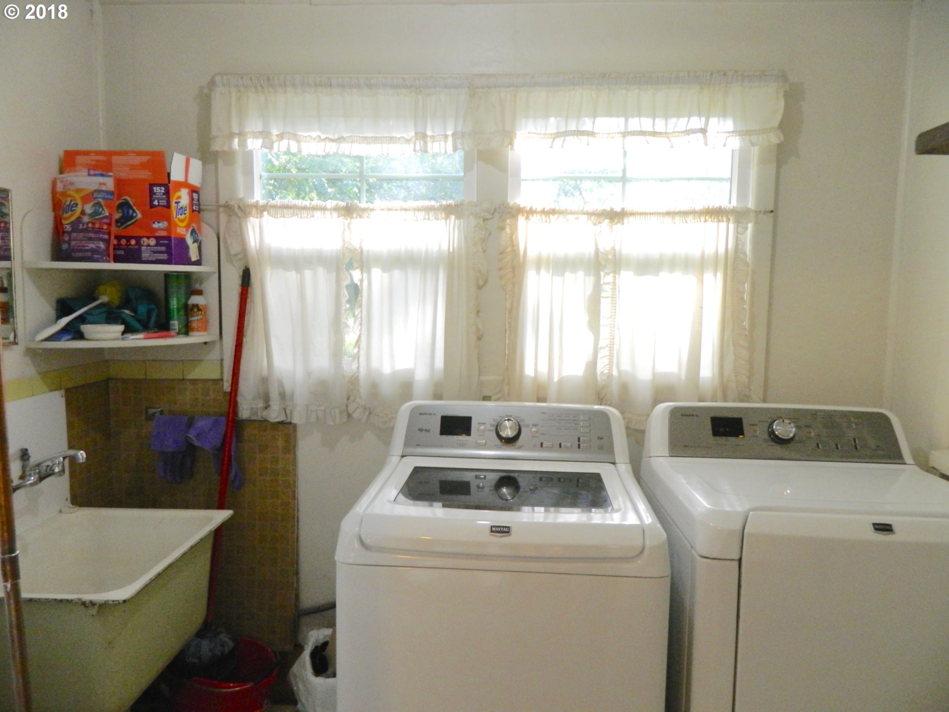 38323 Wheeler Road Dexter, OR 97431 - Photo 32 of 32 a utility room with dryer and washer