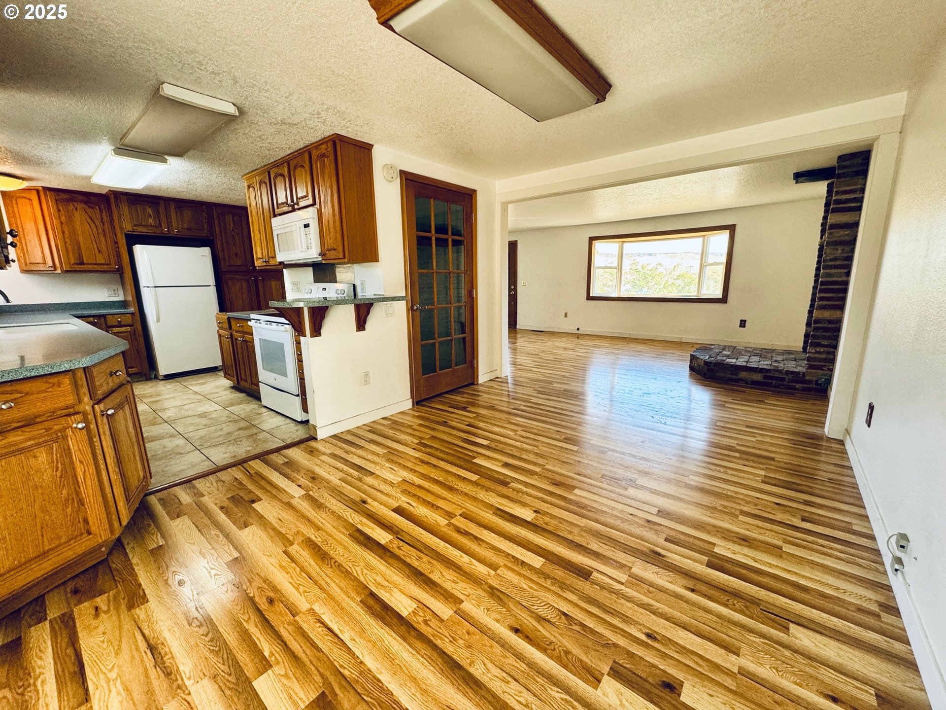 1275 West 1st Street Arlington, OR 97812 - Photo 11 of 24 a living room with furniture and a wooden floor