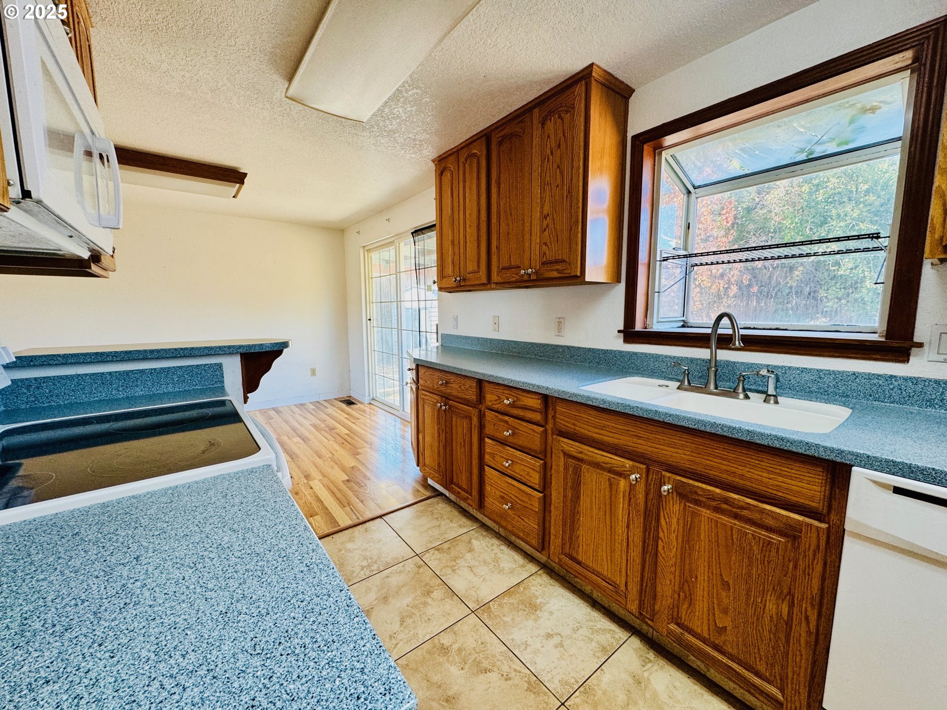 1275 West 1st Street Arlington, OR 97812 - Photo 12 of 24 a kitchen with sink and window