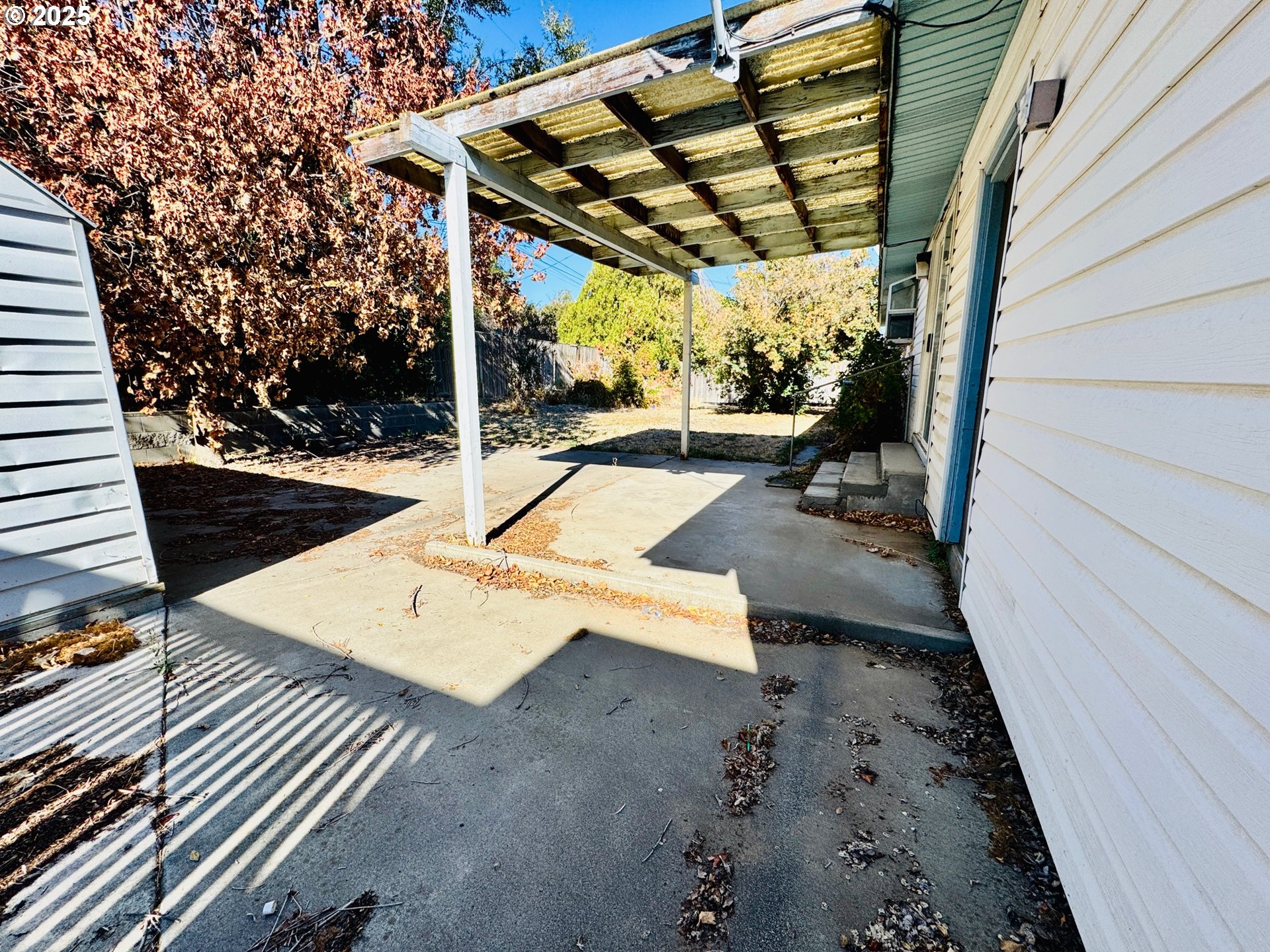 1275 West 1st Street Arlington, OR 97812 - Photo 21 of 24 a view of a backyard with sitting area