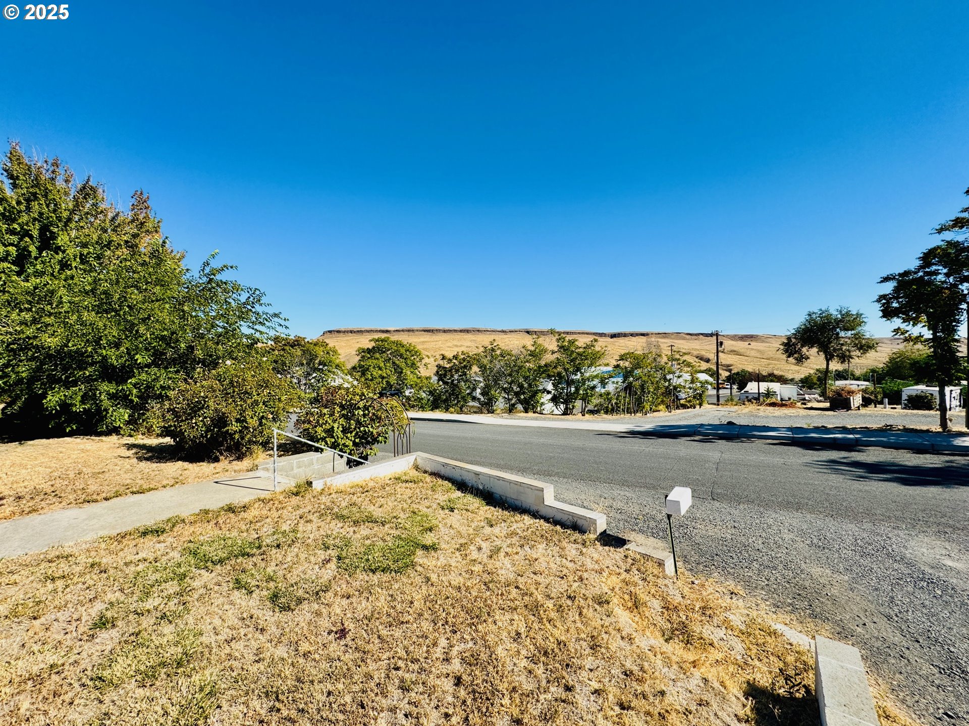1275 West 1st Street Arlington, OR 97812 - Photo 4 of 24 a view of a road with an ocean view