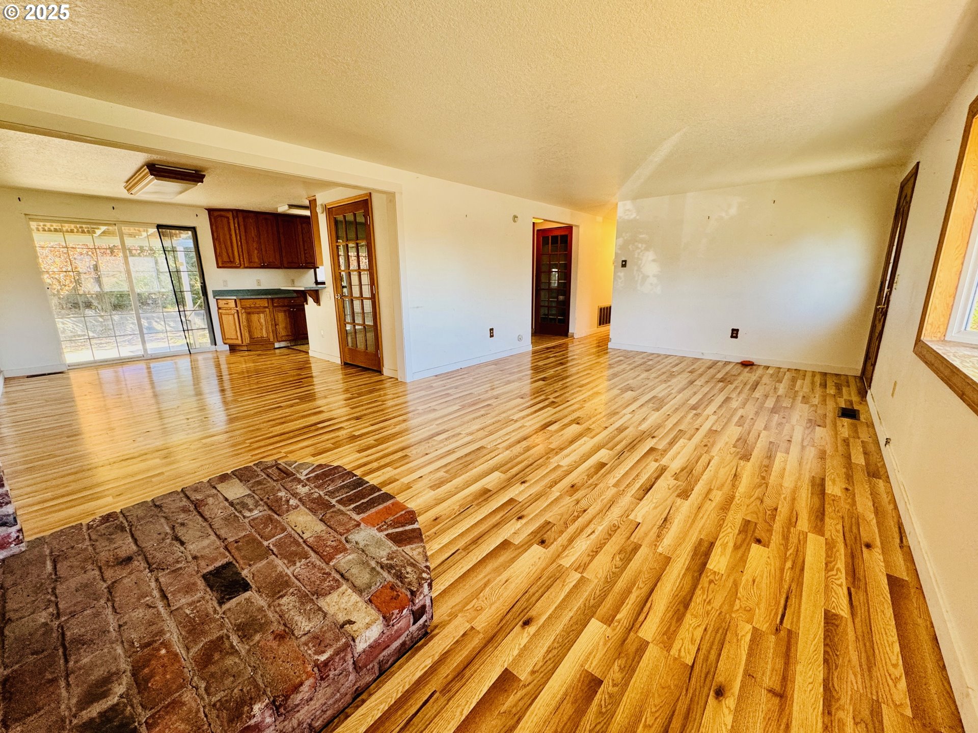 1275 West 1st Street Arlington, OR 97812 - Photo 9 of 24 a view of an empty room