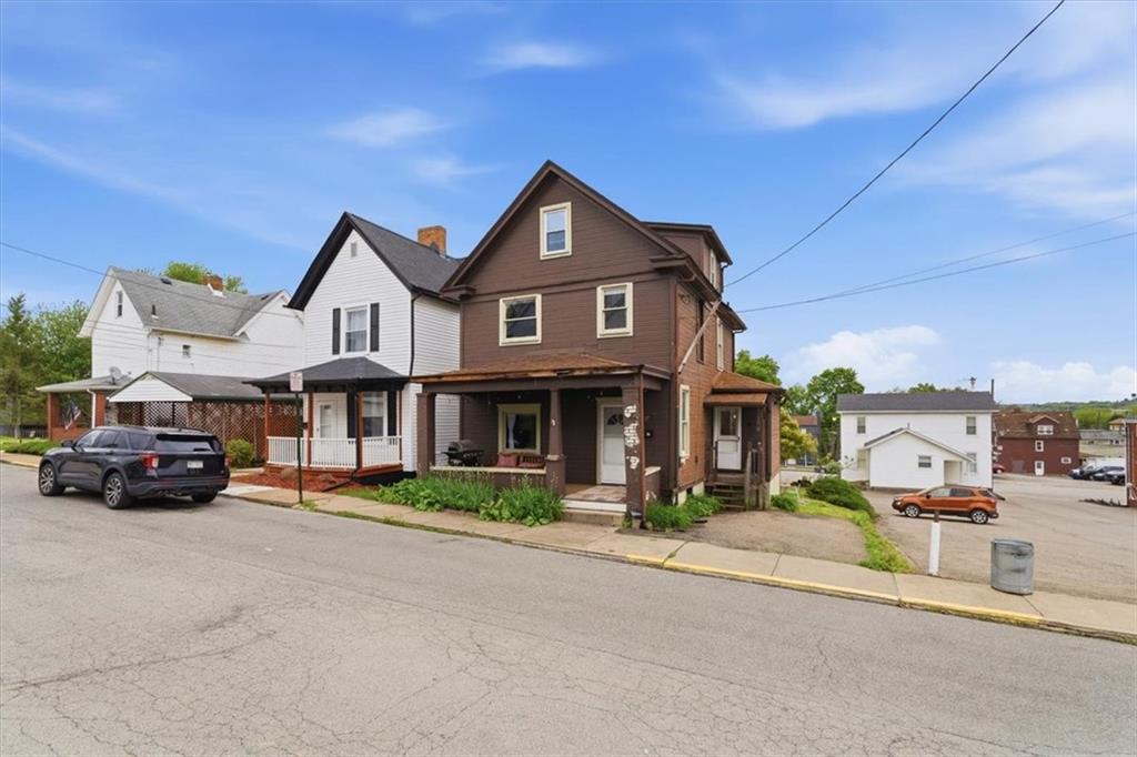 517 Lacock Street Rochester, PA 15074 - Photo 3 of 40
