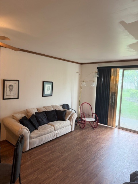 337 Mill Street, Unit 337 Batavia, IL 60510 - Photo 9 of 12 a living room with furniture and a window