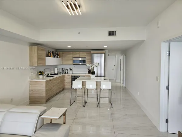 $3,200 | 16385 Biscayne Boulevard, Unit 1802, North Miami Beach, FL 33160