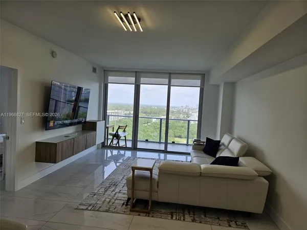 $3,200 | 16385 Biscayne Boulevard, Unit 1802, North Miami Beach, FL 33160