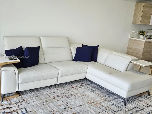 $3,200 | 16385 Biscayne Boulevard, Unit 1802, North Miami Beach, FL 33160